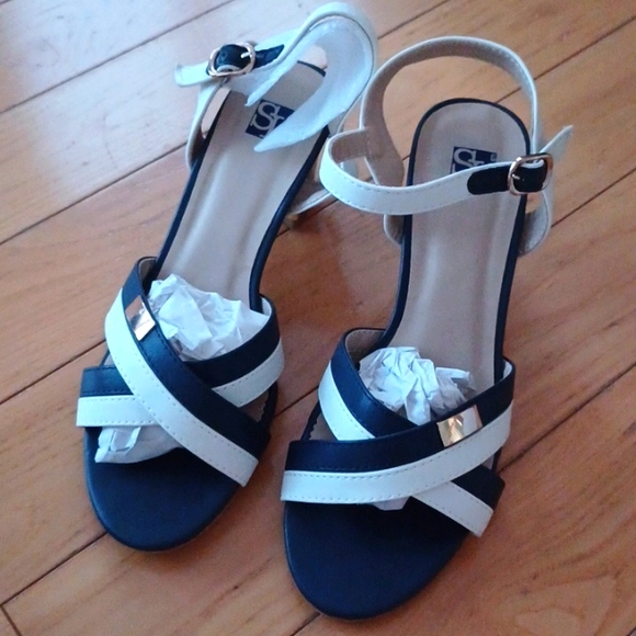 *** NEW SL Design sandals with chunky heels - Picture 1 of 6